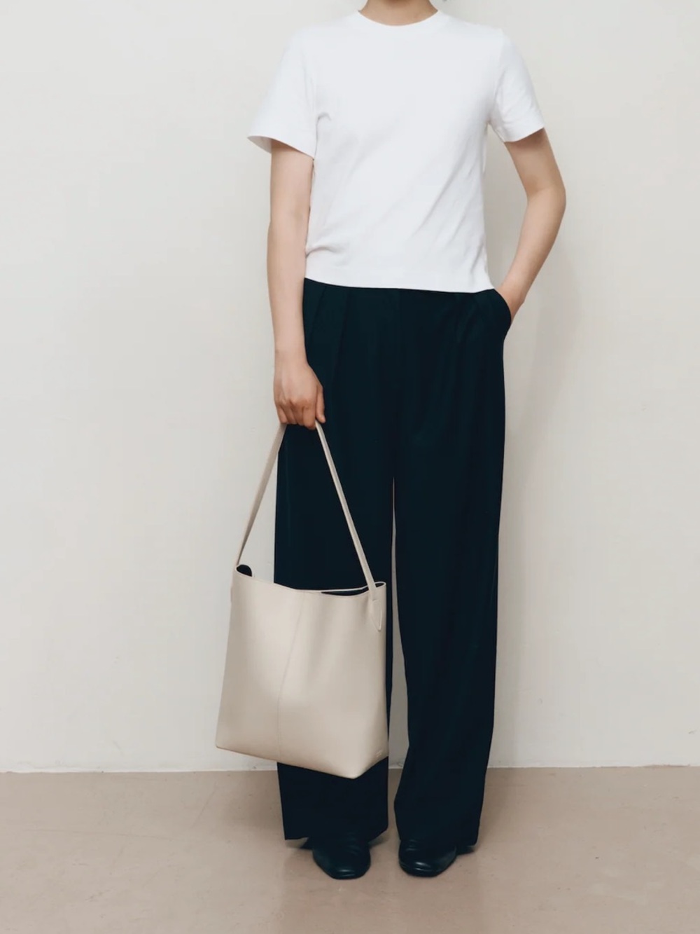 Kaia Bag Oat - Elegant Women's Shoulder Tote